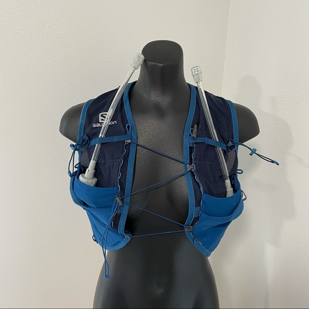 Salomon 8 adv skin running hydration vest with unused flasks